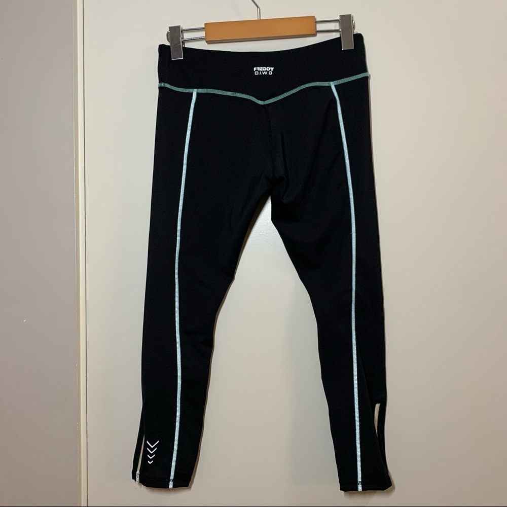 Freddy Sz. 6 D.I.W.O superfit black Capri leggings with turquoise seams